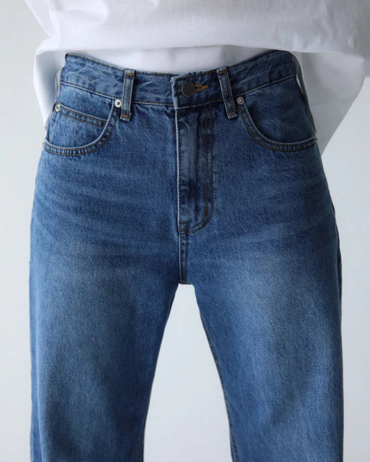 Clever Alice Classic Low Cut Wide Fit Mid Blue Jeans