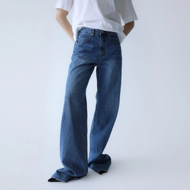 Clever Alice Classic Low Cut Wide Fit Mid Blue Jeans