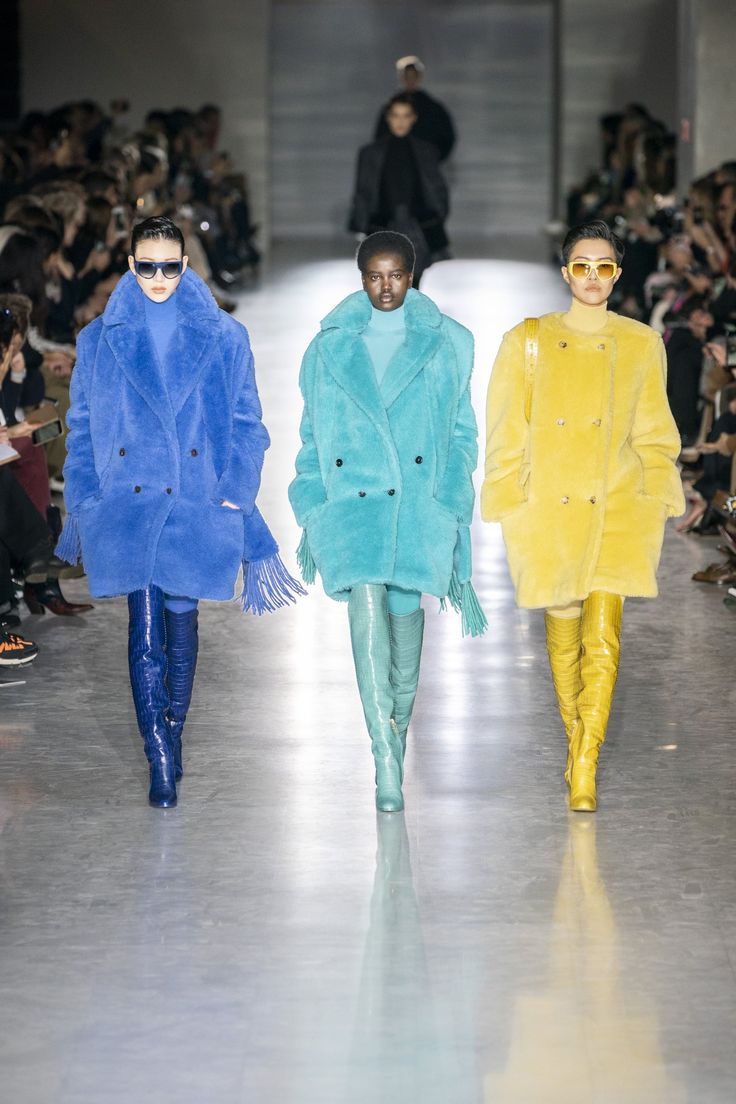 Monochromatic Dressing: A Timeless Trend with Modern Appeal